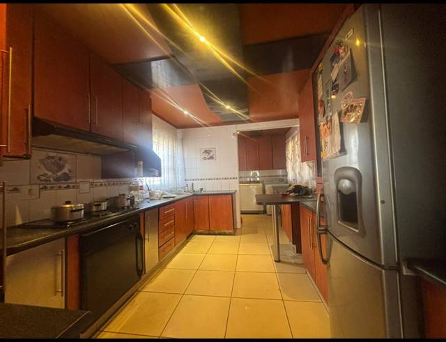 5 BEDROOM HOUSE FOR SALE IN BEDWORTH PARK